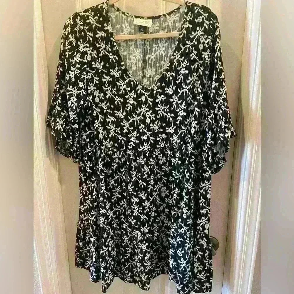 Universal Threads black and white floral midi dress. Size Medium. - Picture 3 of 4